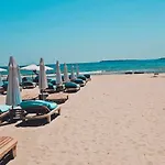 公寓式酒店 Sea Twins Luxury - 150 M From The 阳光海滩